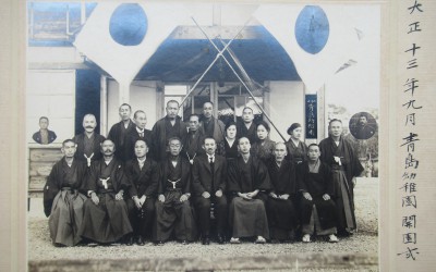 1青島幼稚園開園式・人物(古い写真) 1青島幼稚園開園式・人物(古い写真)